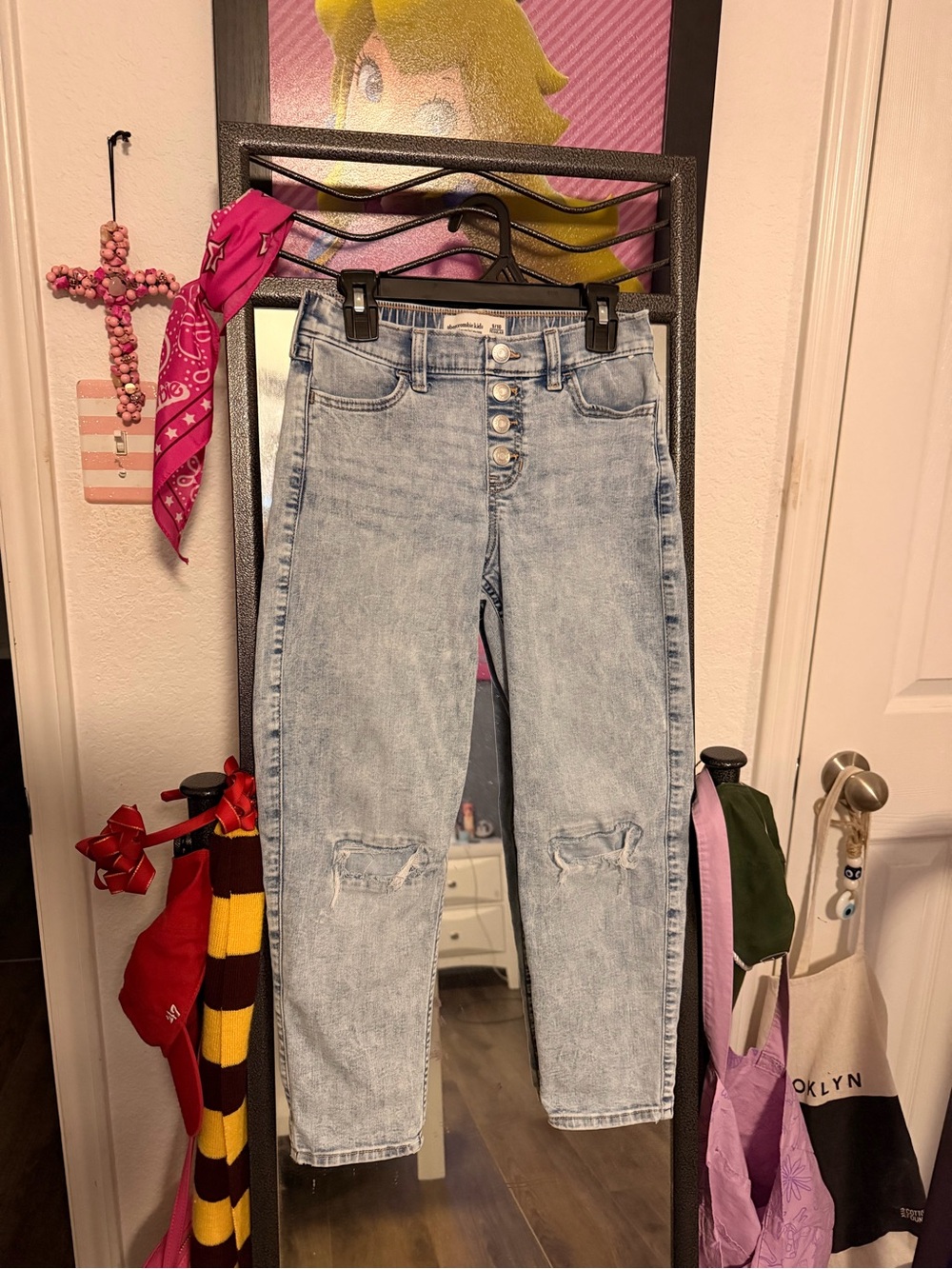 abercrombie kids Light Blue High-Rise mini mom jeans size 9/10 PERFECT ❤️